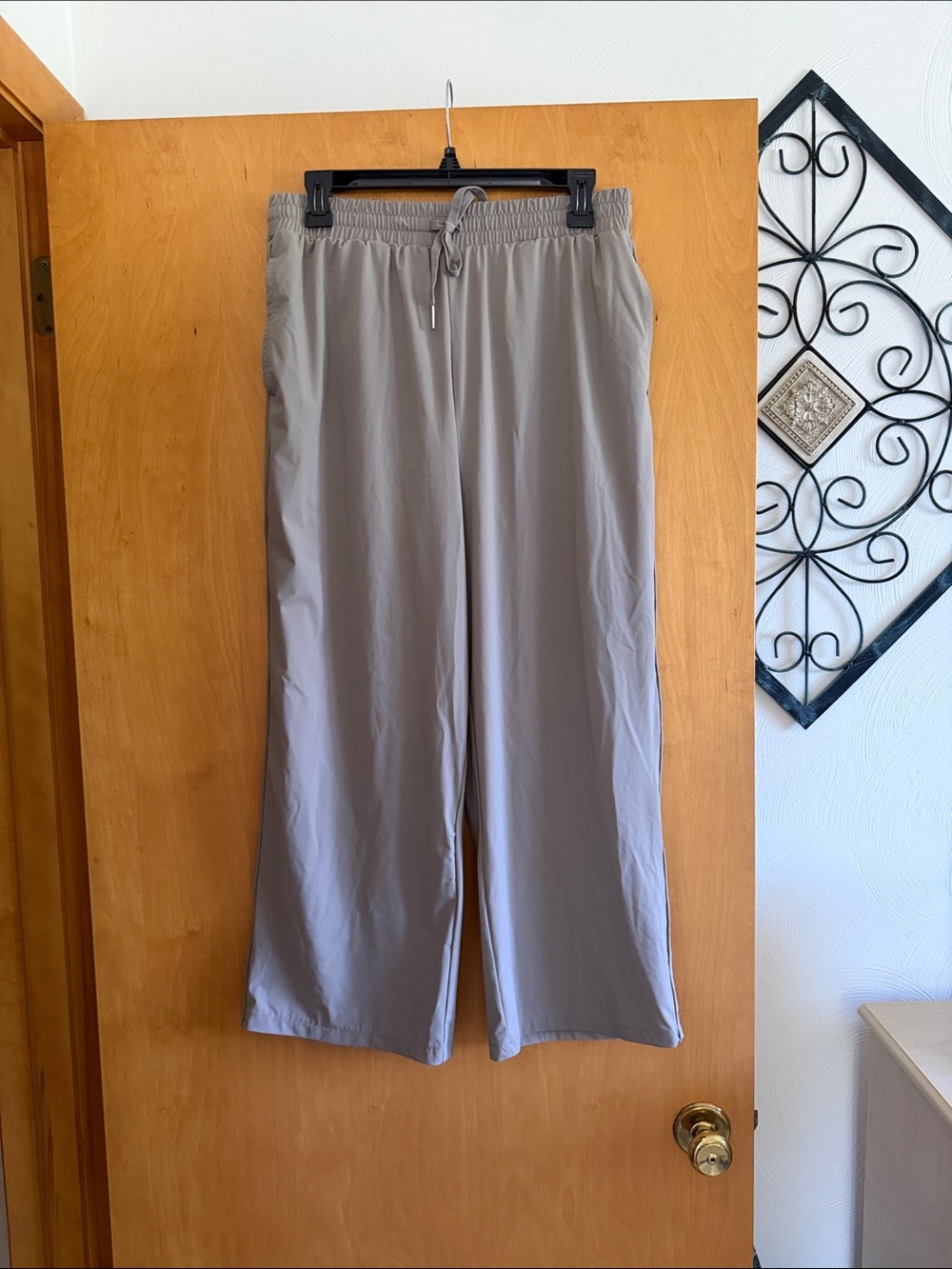 Women’s Jockey cropped athleasure pants